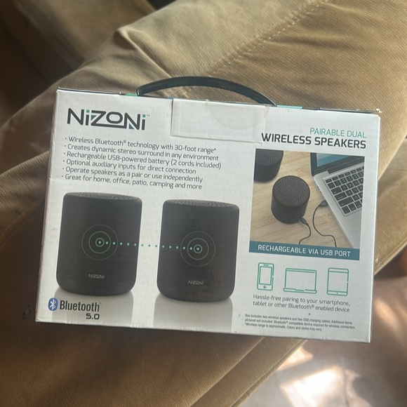 Black Wireless Bluetooth Speakers - Picture 3 of 4